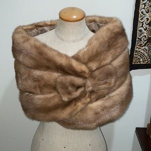 Darling vintage mink fur wrap. Outstanding condition!
